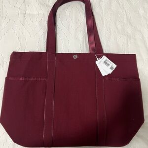 NWT Lululemon Daily Multi-Pocket Tote Bag 20L Burgundy Bay